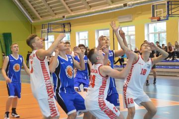 Koszykarze z Gimnazjum w Przykonie wywalczyli Mistrzostwo Powiatu - foto: Arkadiusz Wszędybył