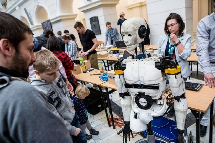 Wideo: Uczniowie ZST na turnieju robotów ROBOMATICON
