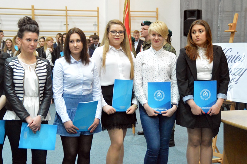 Maturzyści ZST odebrali nagrody i dyplomy - foto: Arkadiusz Wszędybył
