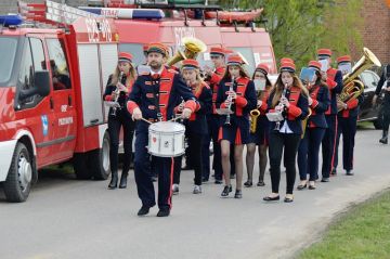 Przykona: 25-lecie OSP Gąsin i Gminno-Parafialny Dzień Strażaka - foto: Arkadiusz Wszędybył