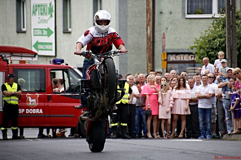 Wideo: Pokaz jazdy ekstremalnej na motocyklach w Dobrej - foto: Michał Adams Adamiak