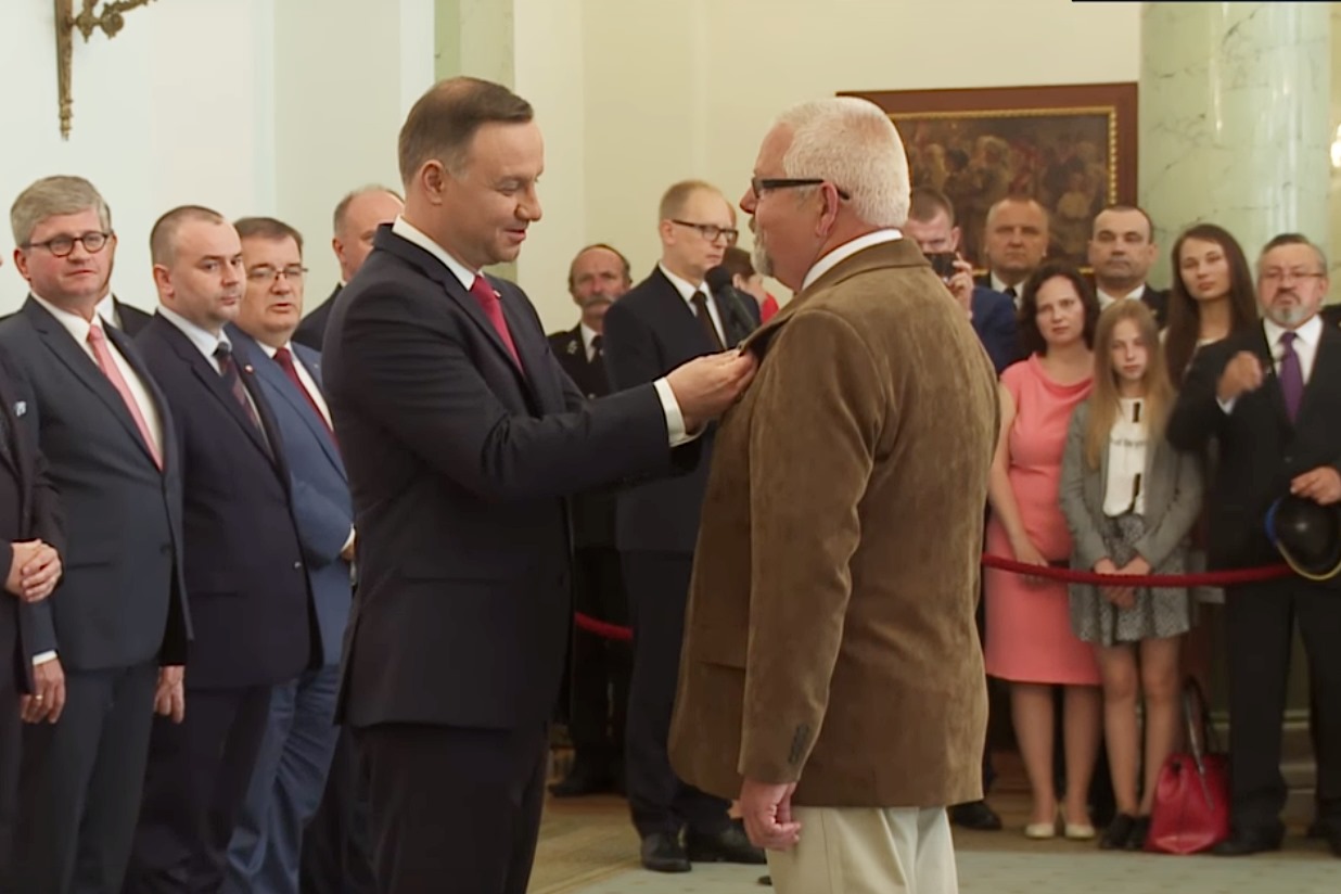 Wideo: Prezydent RP odznaczył Ryszarda Ciszewskiego. Andrzej Duda uhonorował 