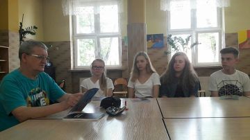 Uczniowie G2 na spotkaniu z poetą