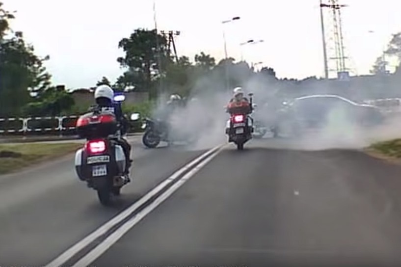 Wideo: 19-latek palił gumę na skrzyżowaniu. Grozi mu 5 000 zł grzywny, rozstał się z prawem jazdy - foto: marekem11 / YouTube
