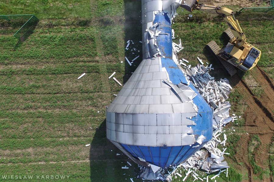 Brudzew: Wieża ciśnień w Dąbrowie przewrócona i zdemontowana - foto: Wiesław Karbowy