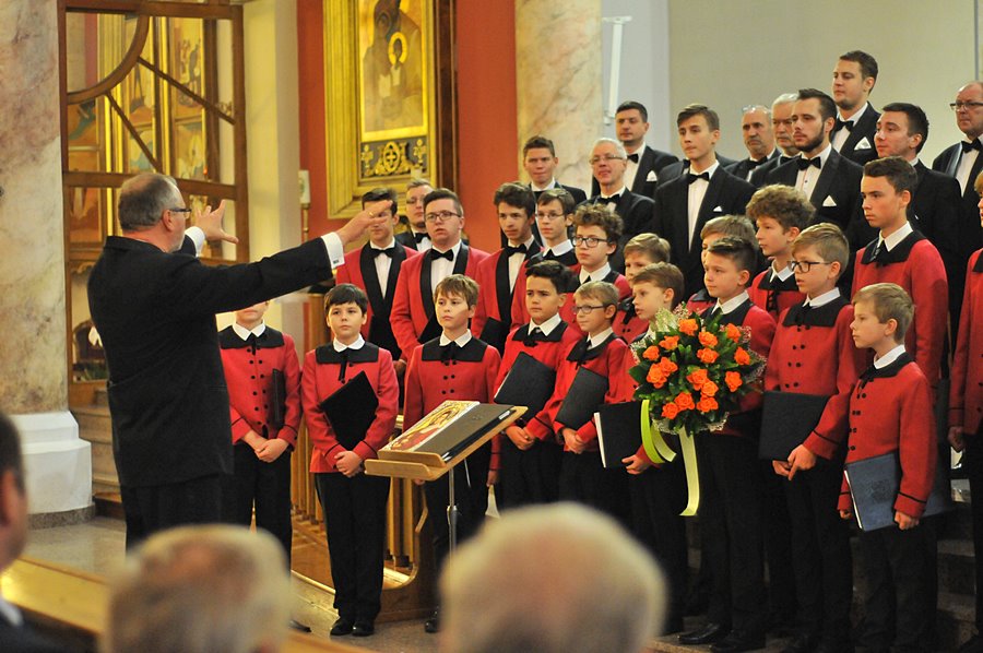Poznańskie Słowiki zaśpiewały w kościele pw. Św. Barbary - foto: M. Derucki