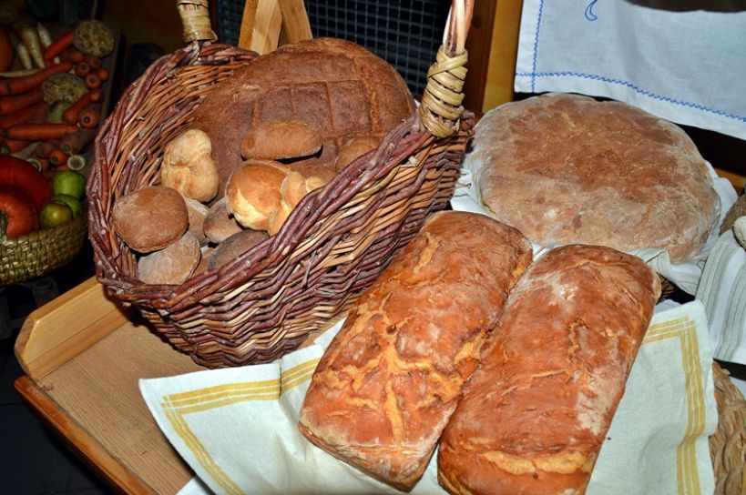 Potworów: Święto Chleba przyciągnęło tłumy smakoszy. Dań z dyni i drożdżowca też nie zabrakło - foto: Arkadiusz Wszędybył