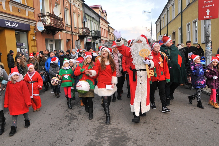 Korowód Świętego Mikołaja zapoczątkował Magię Świąt w Turku - foto: M. Derucki