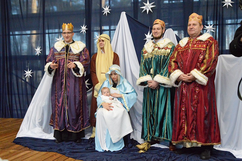 Tuliszków: Sołtysi zostali królami, ksiądz także. Świąteczny orszak znów przeszedł przez miasteczko - foto: Arkadiusz Wszędybył