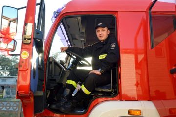 Chylin: Strażacy zdobyli ciężkiego MANa. 8000 litrów nie ma nikt w gminie - foto: Arkadiusz Wszędybył