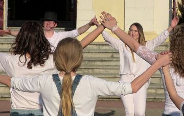Wideo: Tańczyli dla Jana Pawła II. FishMob...
