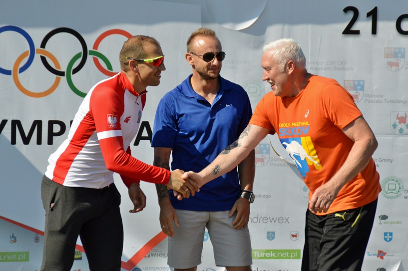 Kaczki Średnie: Olimpijczycy i uczniowie szkół spotkali się na Dniu Olimpijskim w  ZSR CKP - foto: Arkadiusz Wszędybył