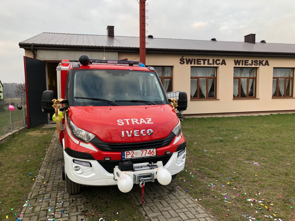OSP w Kaczkach Średnich otrzymała nowy samochód ratowniczo-gaśniczy