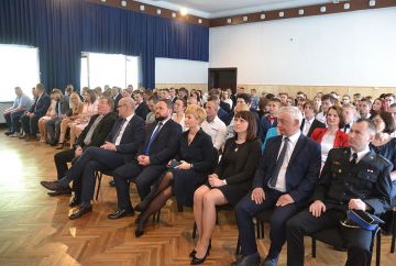 Maturzyści z Kaczek Średnich pożegnali szkołę i pedagogów - foto: Michał Sidorowicz
