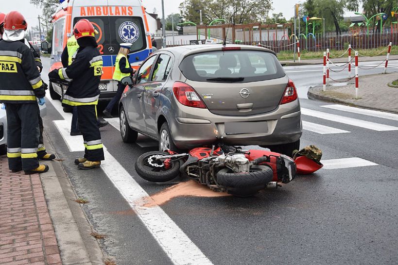 Nieuwaga motorowerzysty skutkowała wypadkiem