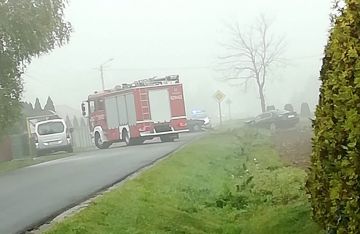 Gm. Brudzew: Zderzenie trzech aut na drodze Kolnica-Galew. Trzy osoby poszkodowane. - foto: Nadesłane przez czytelnika