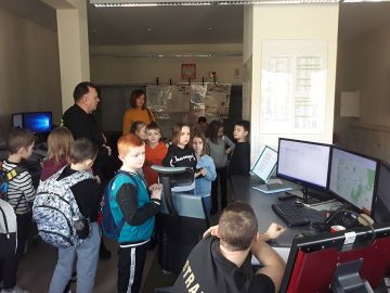 Młodzi uczniowie SP5 z wizytą w PSP Turek