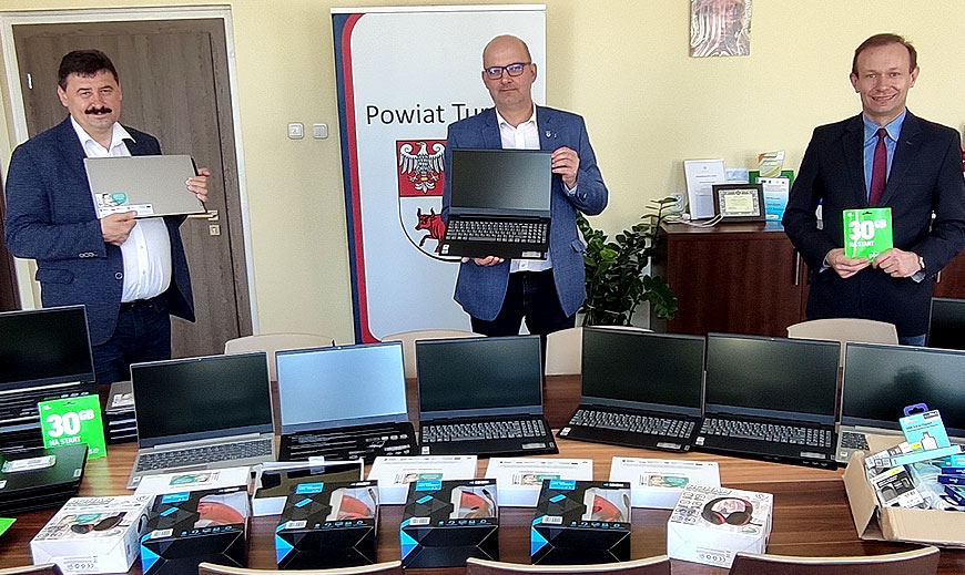 Sprzęt komputerowy o wartości prawie 100 000 złotych trafi do LO, ZST, ZSR i  ZPEW 