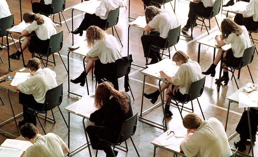 MEN informuje o procedurze przyjęcia do szkół. Podano także terminy i wytyczne egzaminu maturalnego i ósmoklasisty.