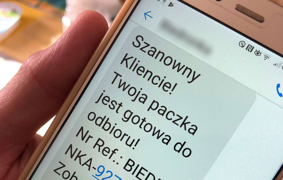 Mieszkaniec powiatu zamiast 1,49 zł przelał oszustom 10 tys zł. Uwaga na fałszywe SMSy