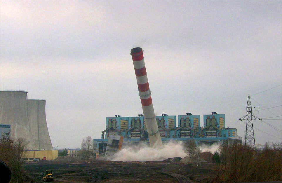 Wideo: Wyburzenie komina elektrowni Adamów