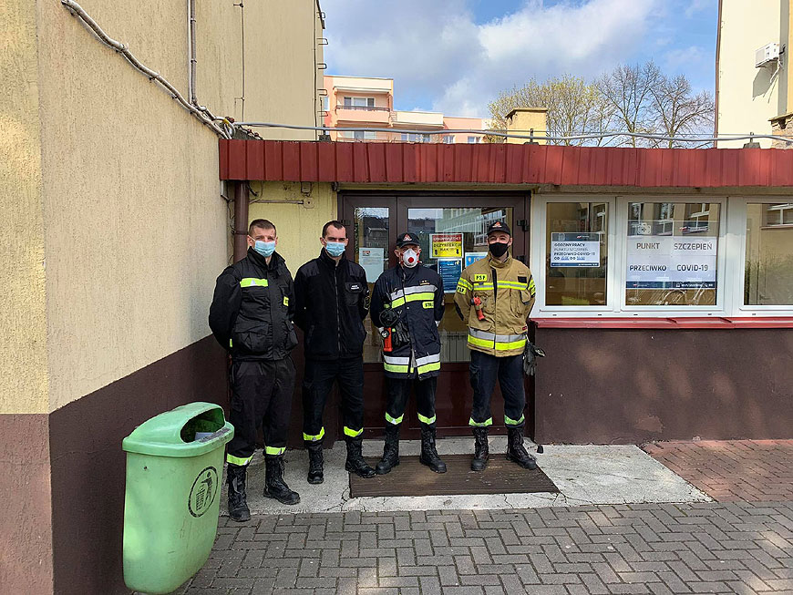 Strażacy wspierają Punkt Szczepień Powszechnych w Turku