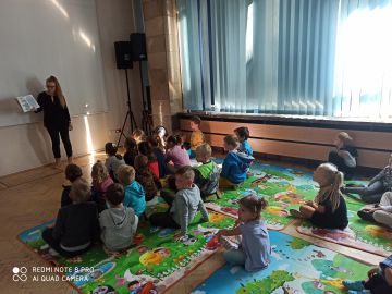 Złamałem trąbę! usłyszały przedszkolaki w ramach obchodów Ogólnopolskiego Dnia Głośnego Czytania.
