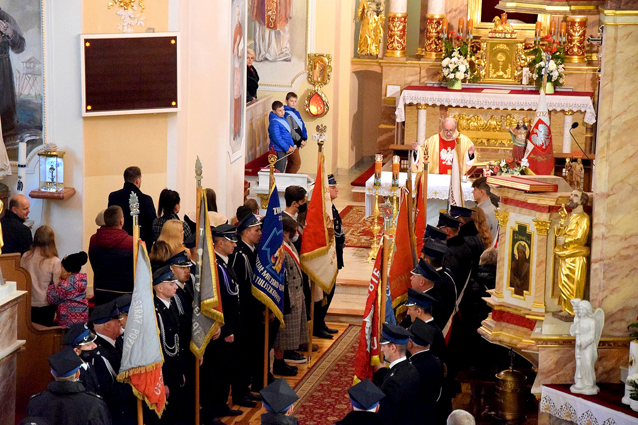 Tuliszków dla Niepodległej. Msza święta i uroczysty apel przed pomnikiem Kościuszki