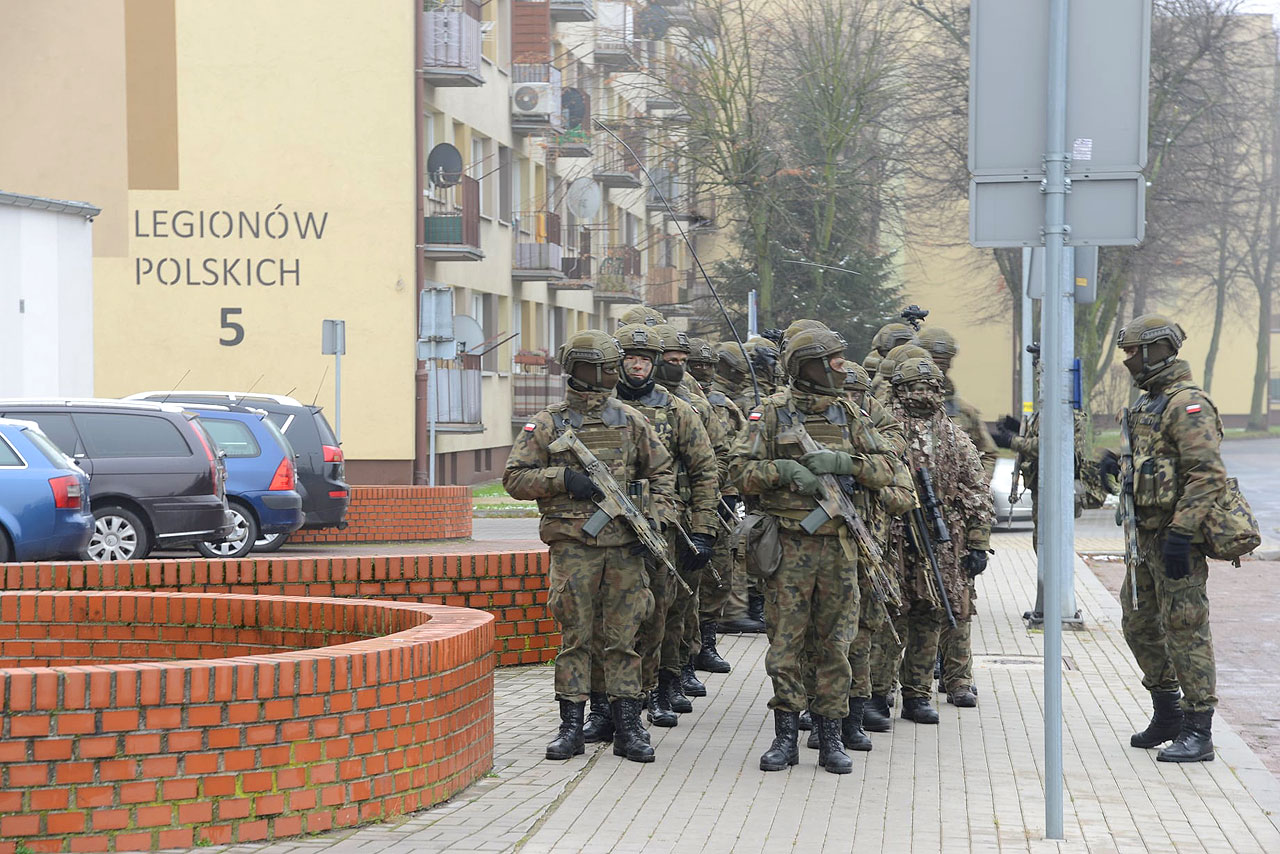 Wojsko na ulicach miasta. Spokojnie... to tylko ćwiczenia 12 Wielkopolskiej Brygady Obrony Terytorialnej.