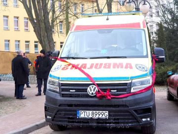 Nowa karetka dla SPZOZ w Turku. Czwarty ambulans wzbogacił tabor - fot.: Starostwo Powiatowe w Turku