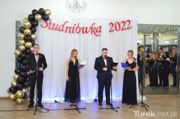 Foto: Dostojnym polonezem uczniowie ZSR rozpoczęli studniówkę A.D. 2022 - Studniówka ZSR 2022