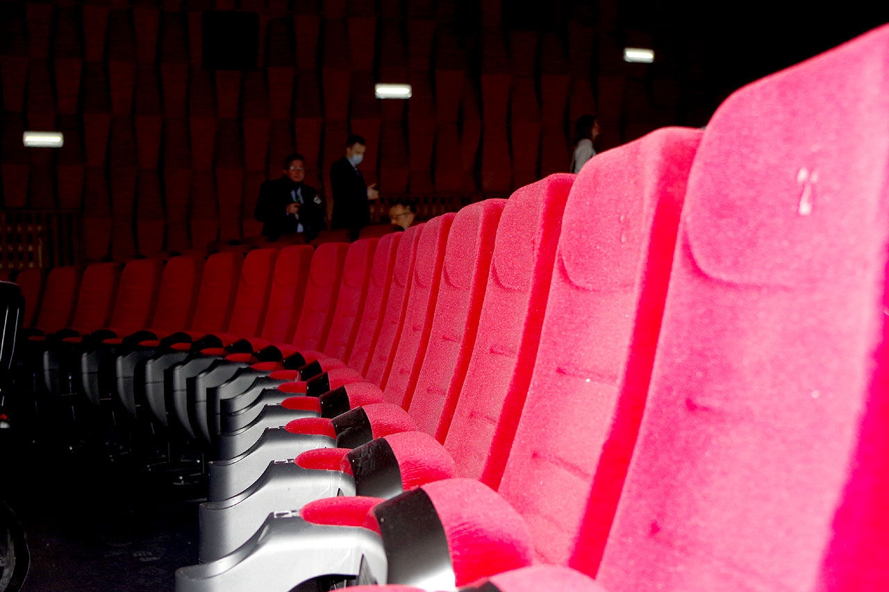 Wygodne fotele, bilety przez internet i szerokie wejście od ul. Wąskiej. Kino TUR po liftingu