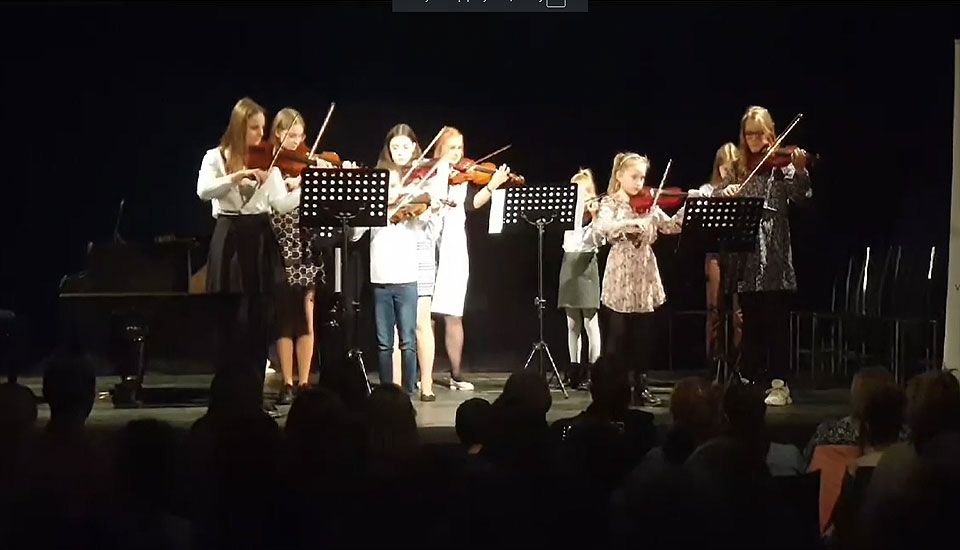 Wideo: Popołudnie przy klasycznych dźwiękach. Koncert Muzyki Polskiej w Stowarzyszeniu Przystań 