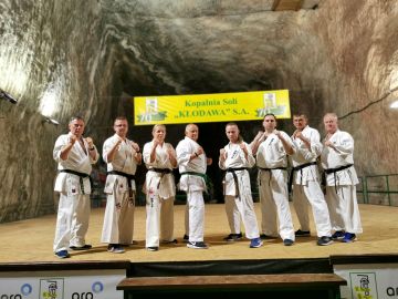 Podziemny trening. Karatecy z Turku trenowali w...