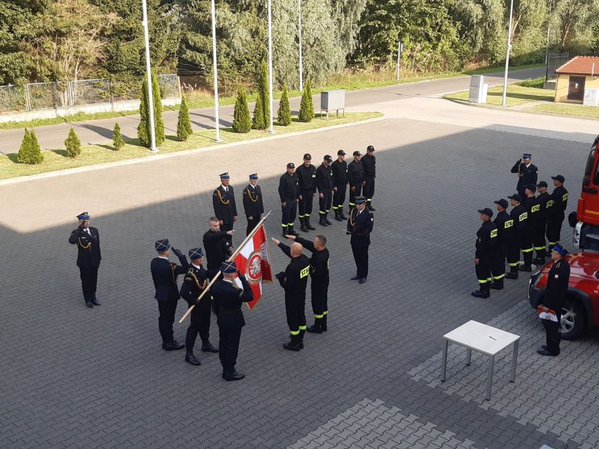 Trzech nowych strażaków w Państwowej Straży Pożarnej w Turku - fot.: PSP w Turku