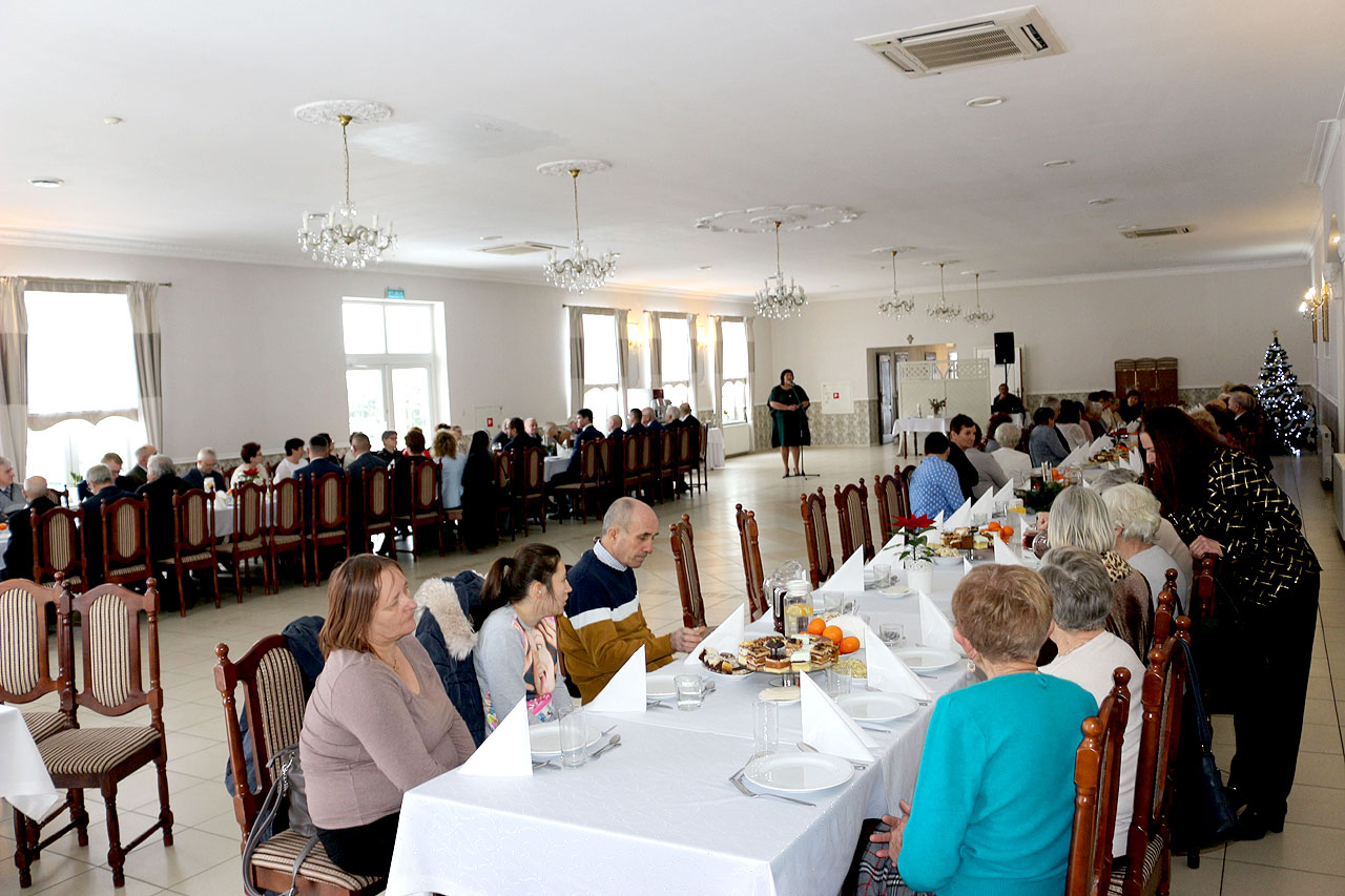 Wszyscy są potrzebni! Wigilijne spotkanie dla osób starszych i samotnych w Kaczkach Średnich - fot.: UG Turek