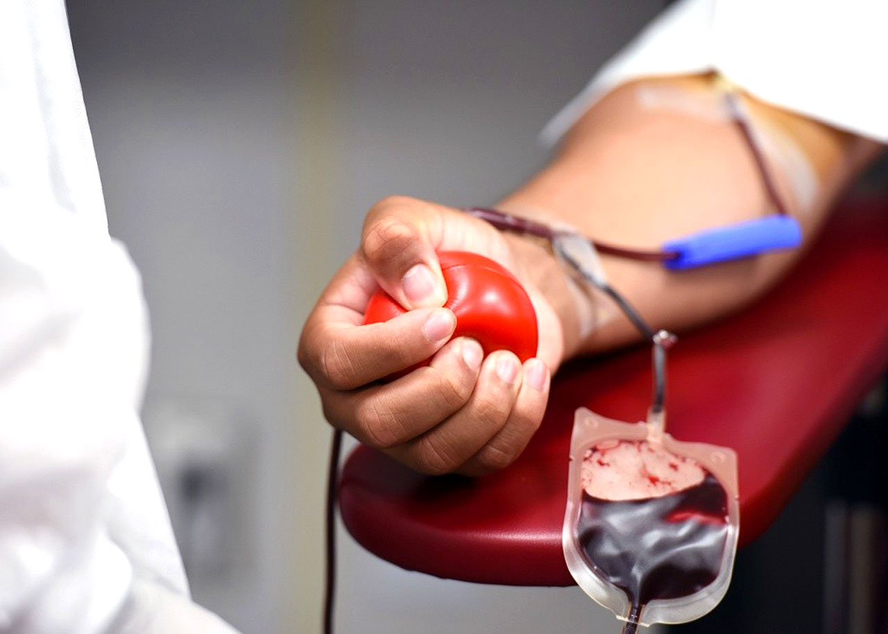 Wszystkie ręce na pokład! Rusza akcja zbiórki krwi dla chorej na białaczkę Justyny z gminy Przykona