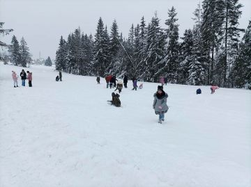 Śniegu mieli pod dostatkiem! Dzieciaki z Turku...