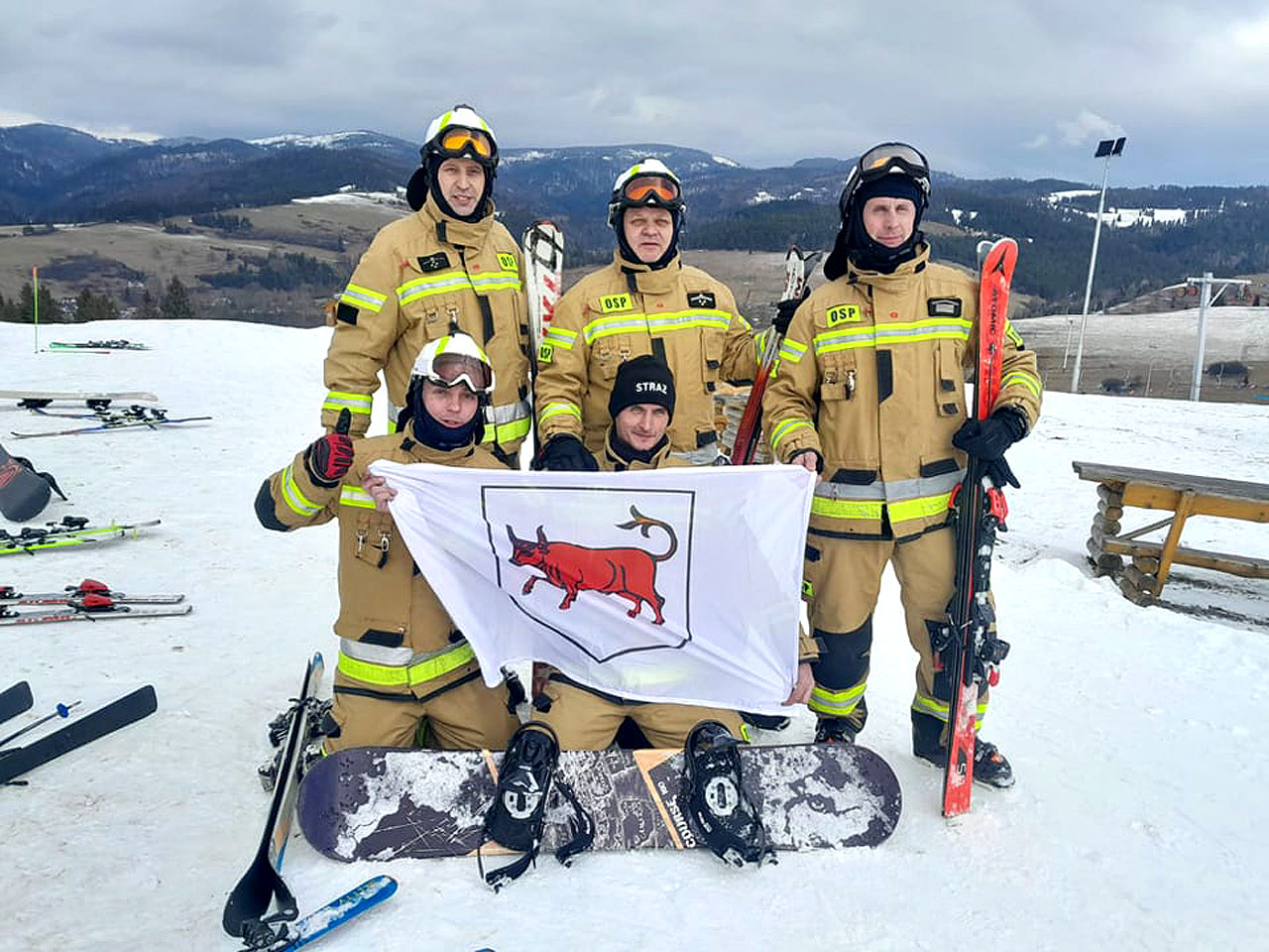 Weekend na gigancie. Strażacy z Turku na zawodach narciarskich w Szczawnicy - fot.: OSP Turek