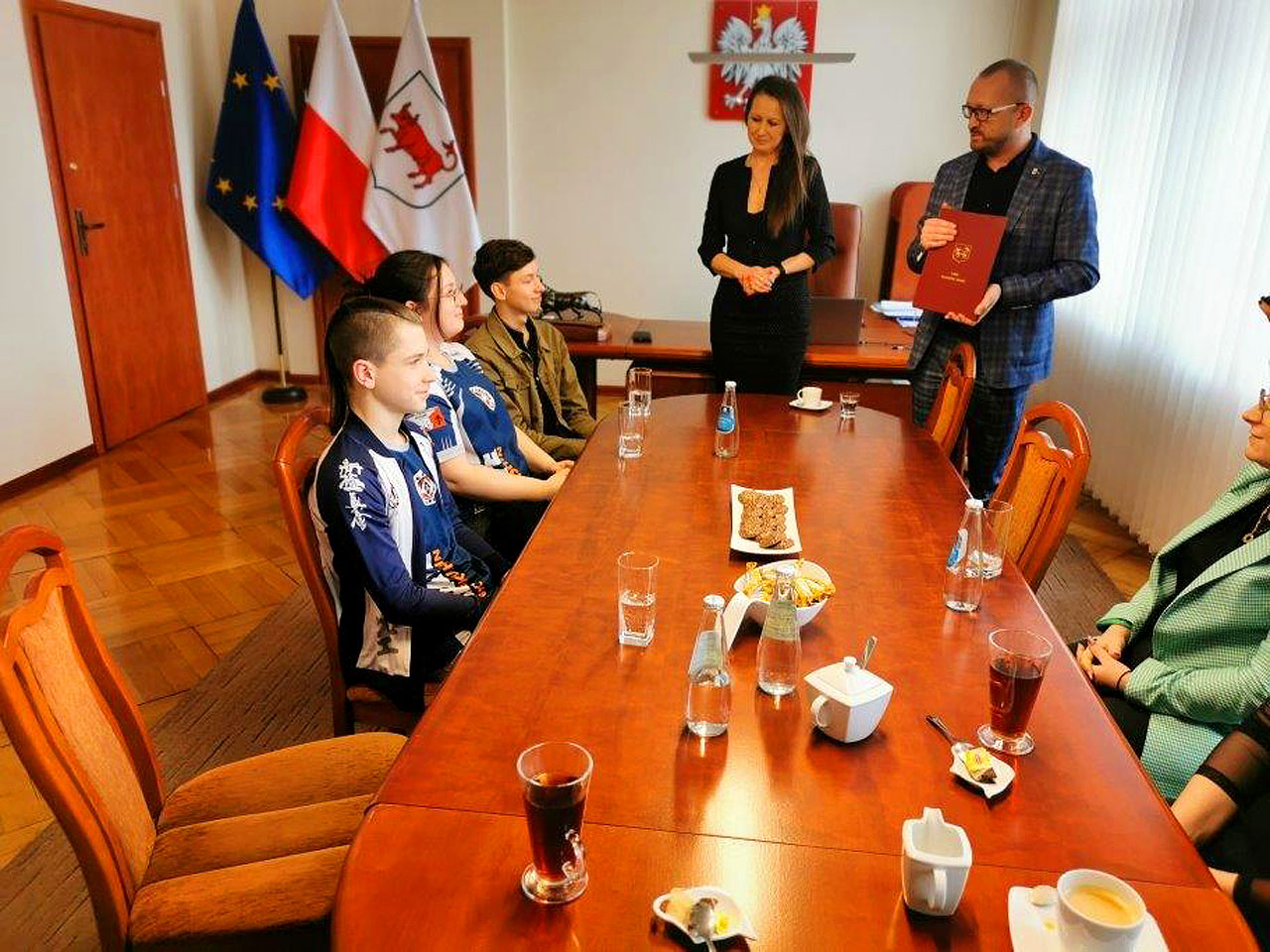 Zakwalifikowali się do mistrzostw i spotkali z burmistrzem. Marcel, Wojtek i Aleksandra w czerwcu pojadą na Węgry - fot.: KSiSW w Turku