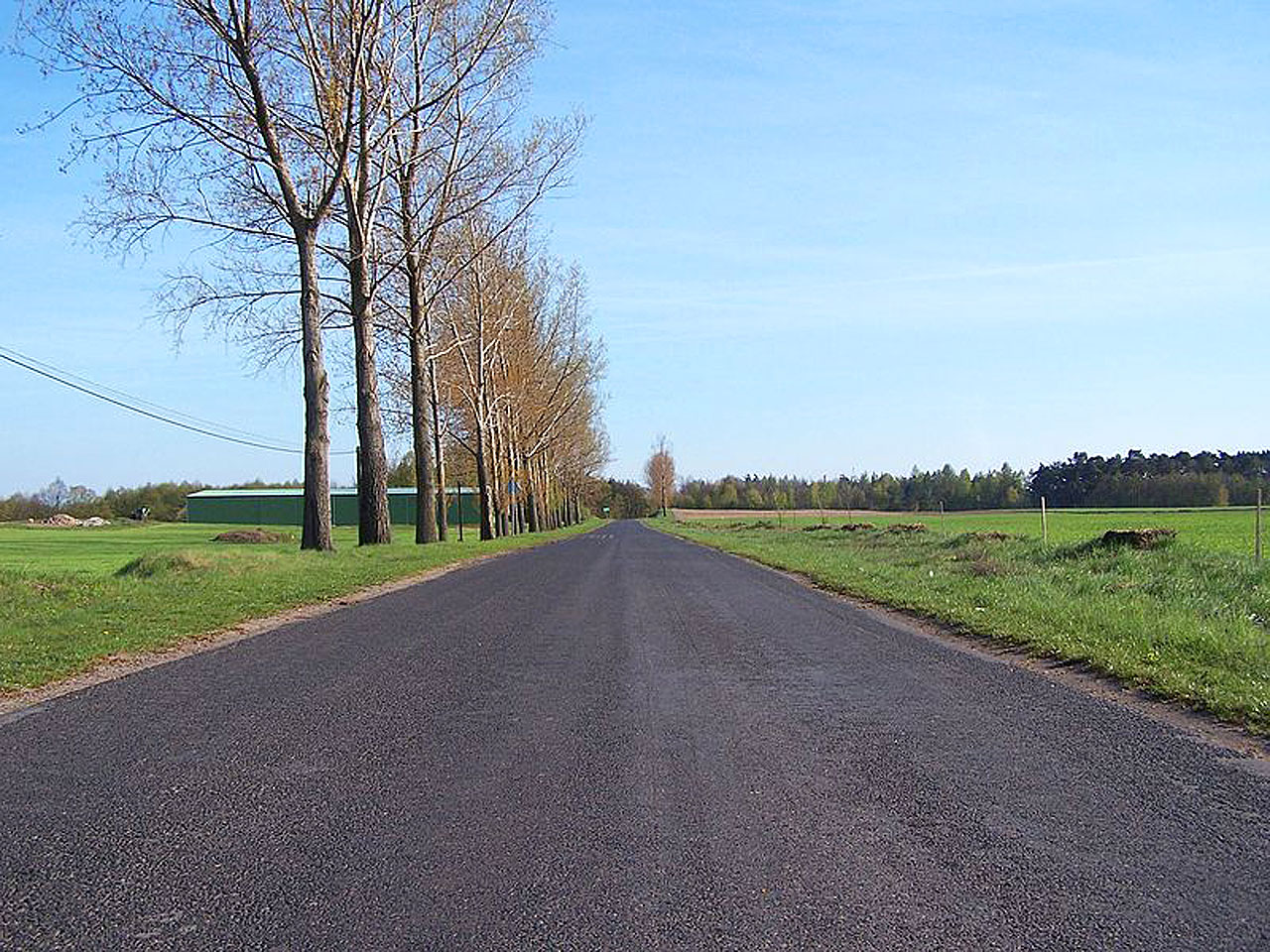 Pięć kilometrów asfaltu więcej! Nowe drogi w gminie Dobra powstaną do końca roku