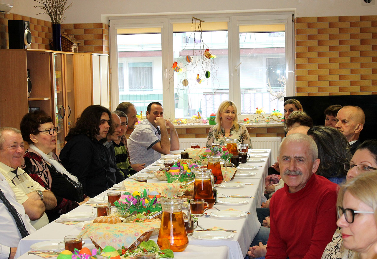 Tradycyjnie i rodzinne. Śniadanie Wielkanocne w Środowiskowym Domu Samopomocy w Turku - fot.: UM Turek