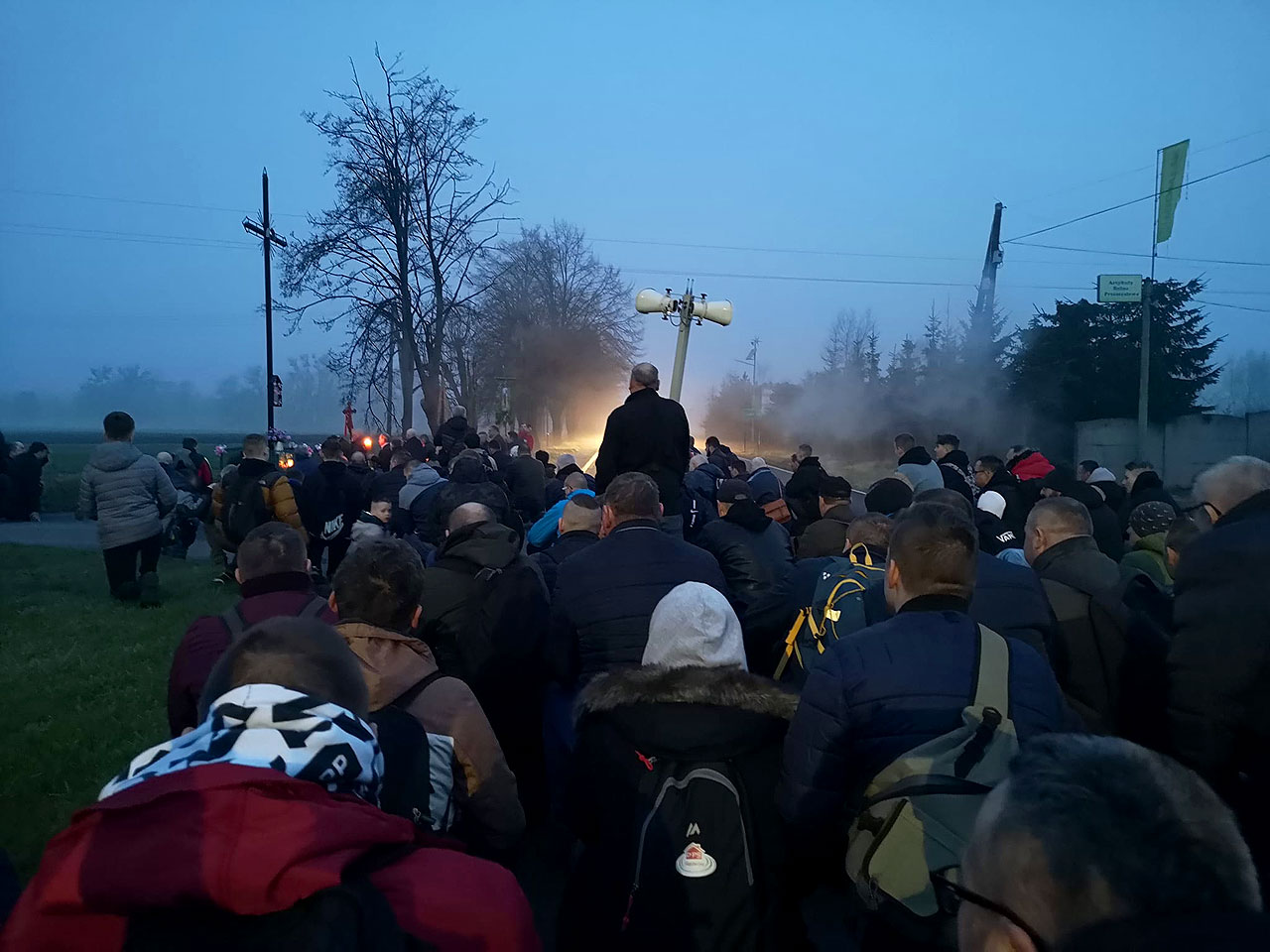 Tylko dla panów! Tradycyjna procesja Emaus wyruszyła w Dobrej o świcie - fot.: Jacek Gajewski