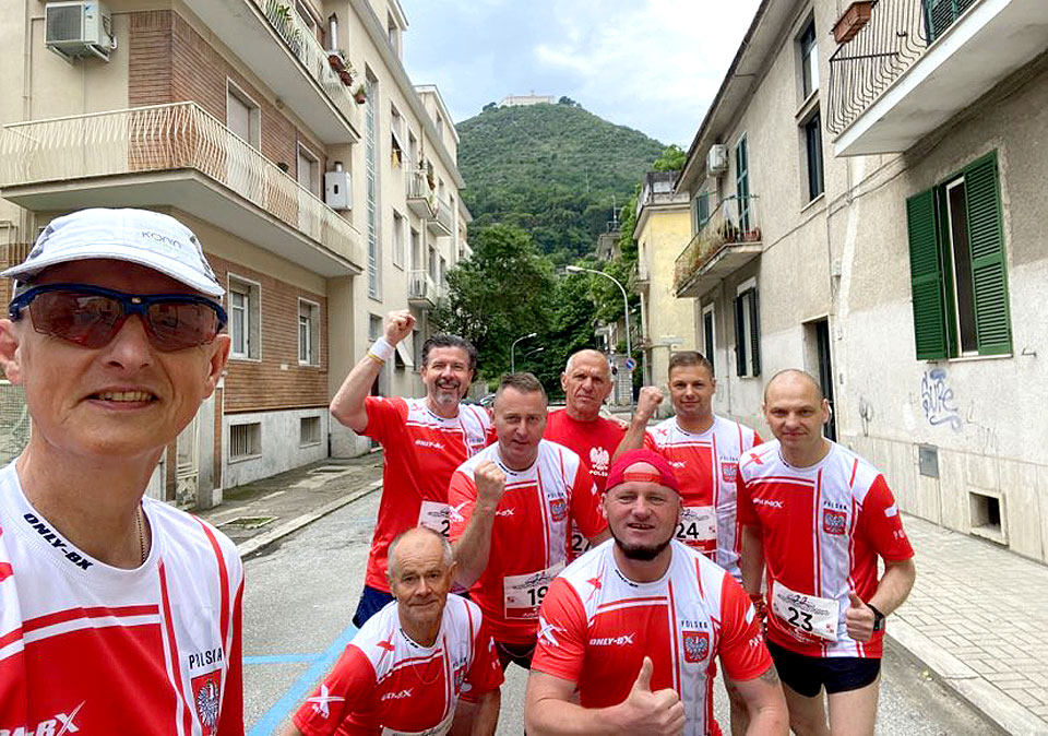 Patriotyzm w biegu! Członkowie KB Maraton Turek pobiegli na Monte Cassino  - KB Maraton Turek na biegu pod Monte Cassino