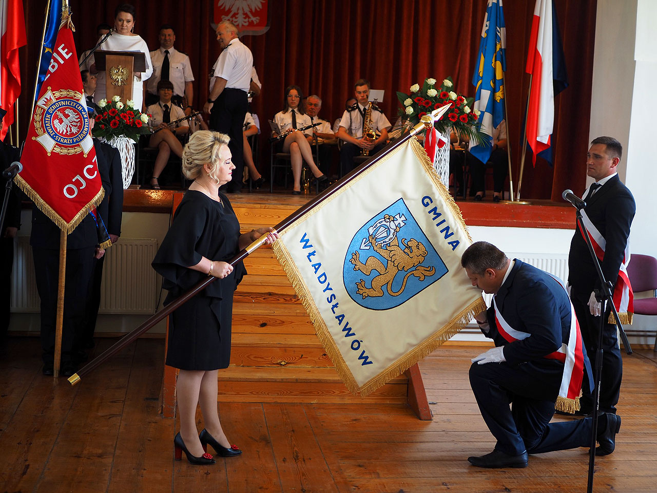 Symbol tradycji, wierności, godności i honoru. Gmina Władysławów ma swój sztandar  - fot.: UG Władysławów