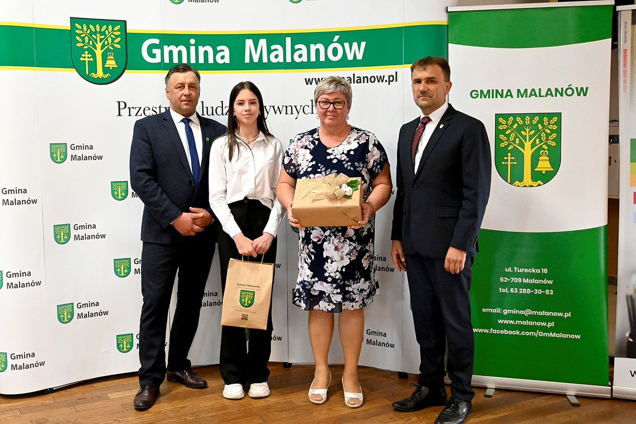 Wójt Augustyniak podziękował mieszkańcom za promocję gminy - Jadwiga i Wiktoria Włodarczyk / fot. UG Malanów