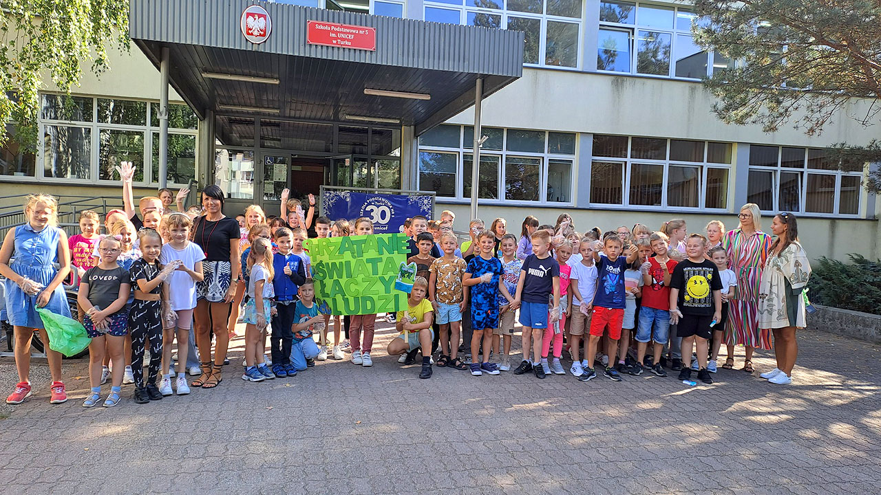 Najmłodsi wzięli się do pracy! Przedszkolaki i szkolniaki sprzątają Turek! - fot.: Szkoła Podstawowa nr 5 w Turku