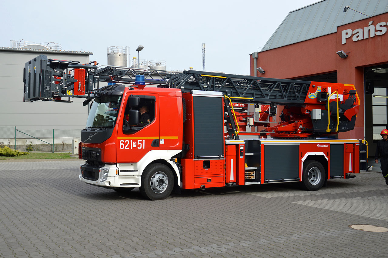 Ma 30 metrów długości i udźwig do 500 kilogramów! Taaaka drabina dla strażaków z Turku! - fot.: Karol Szczeciński