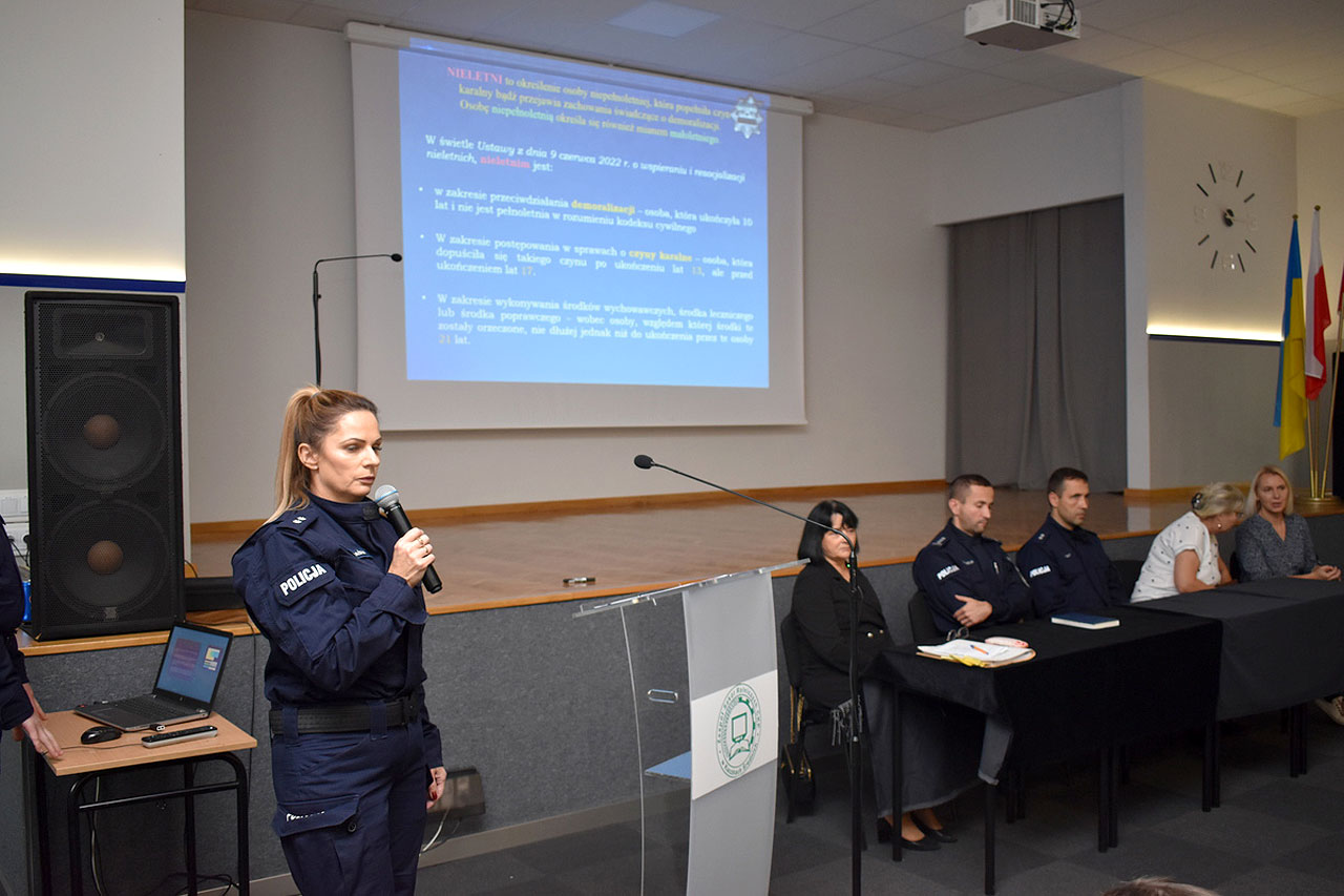 O odpowiedzialności prawnej nieletnich w ZSR. Policja rozpoczęła cykl debat w powiecie - Debata w ZSR CKP / fot. KPP Turek