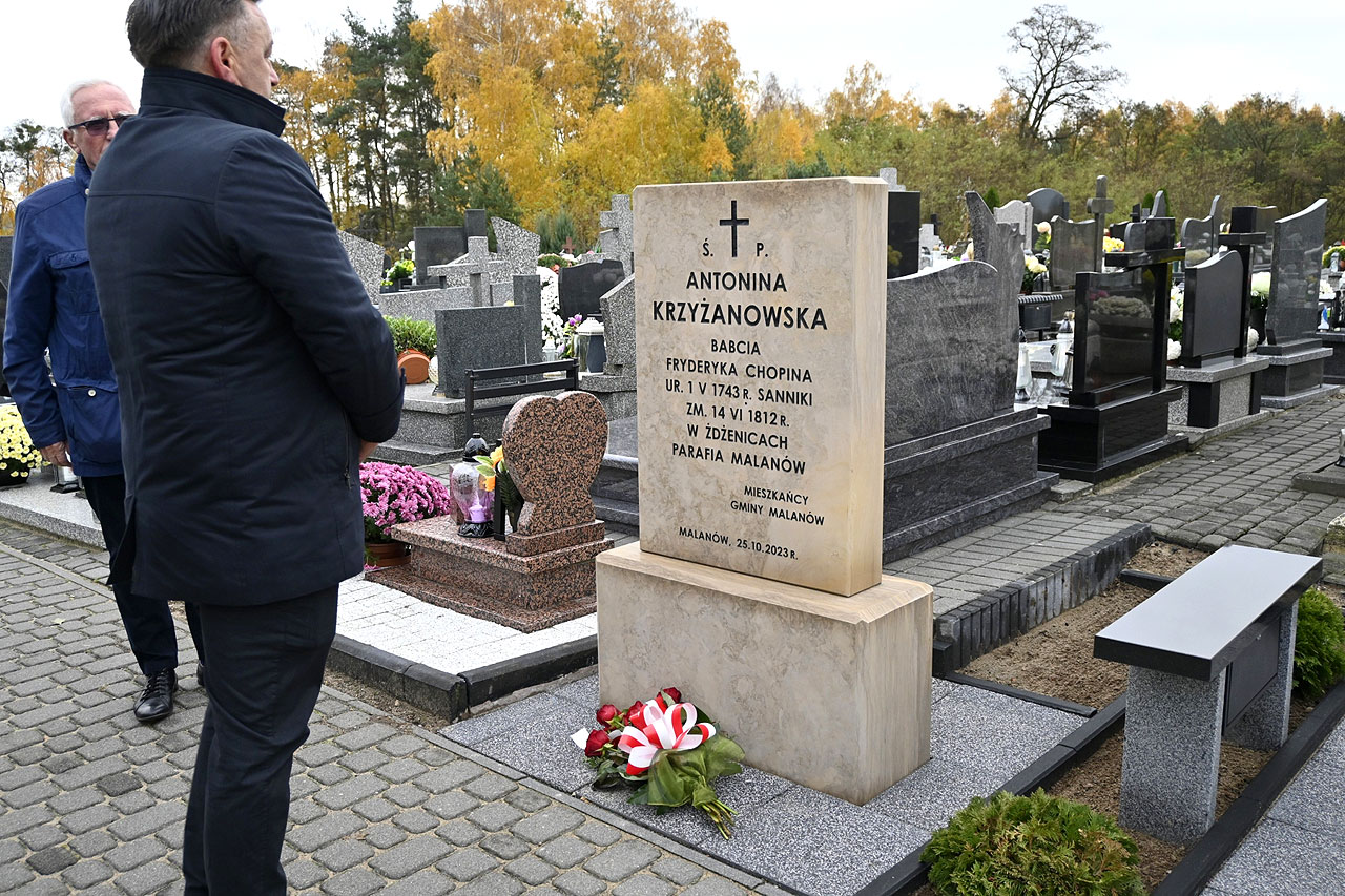Śladami Chopina w gminie Malanów. Babcia kompozytora ma swój pomnik na tamtejszym cmentarzu - fot.: UG Malanów